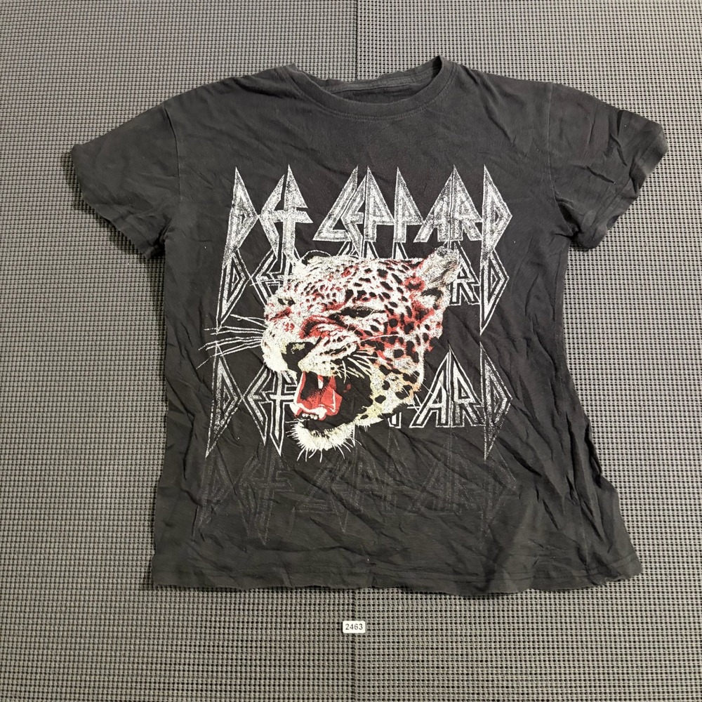 Def Leppard Graphic T-Shirt Black Leopard Print Size XS Short Sleeve Cotton